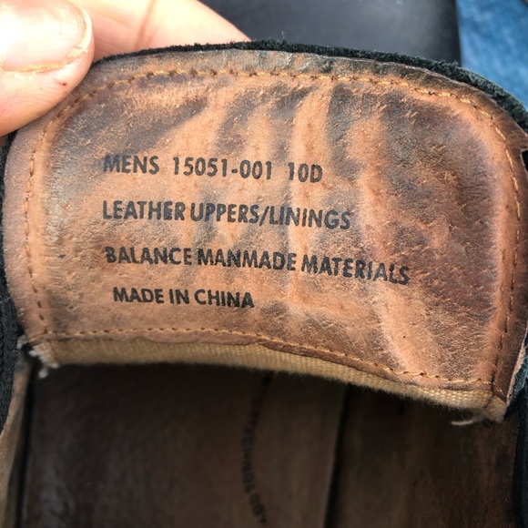 Men’s Leather Chukka Boots - Picture 3 of 3